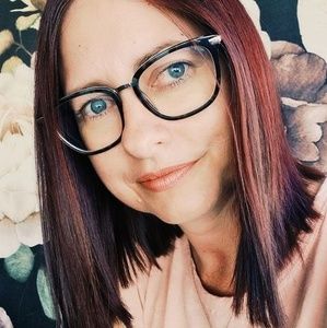 Meet your Posher, Cassandra